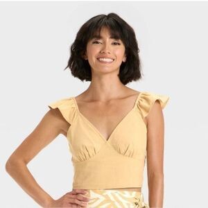 Cottagecore crop top tan woven with v-neck and flutter sleeve NWT size M